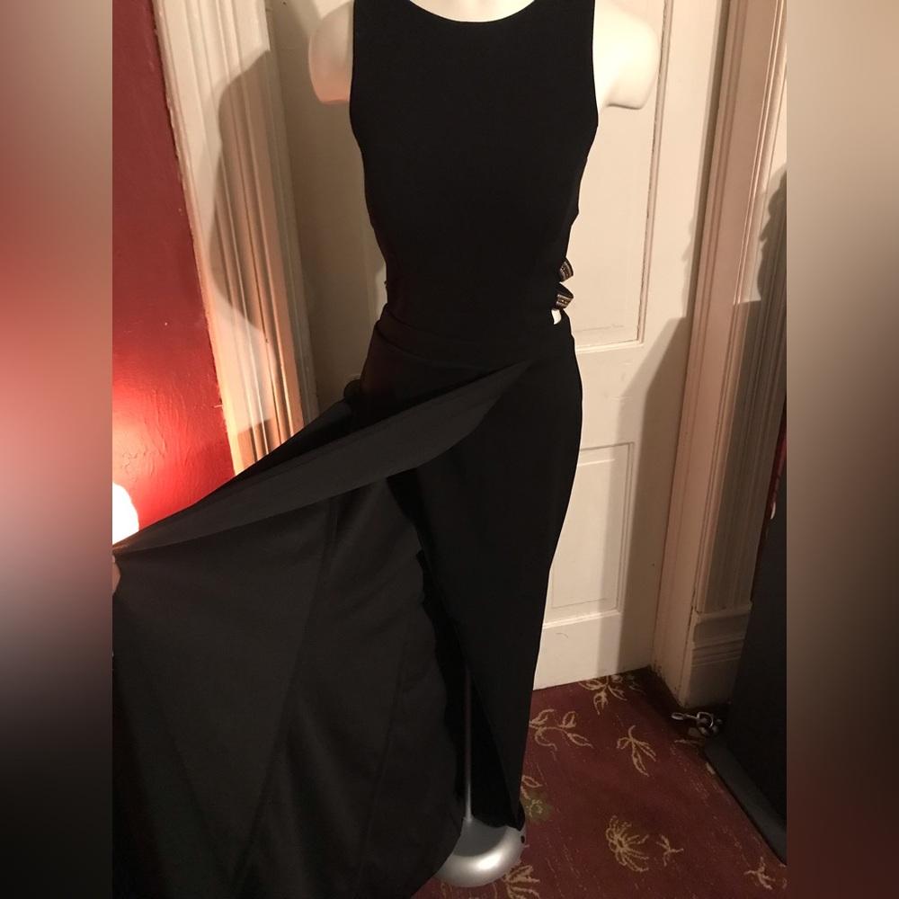 Simply and beautiful black Prom dress, size 7 /  58” long